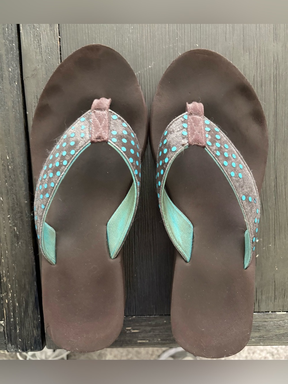 Women’s Brown Flip Flop Sandals with Teal Accents (9.5 / 10)